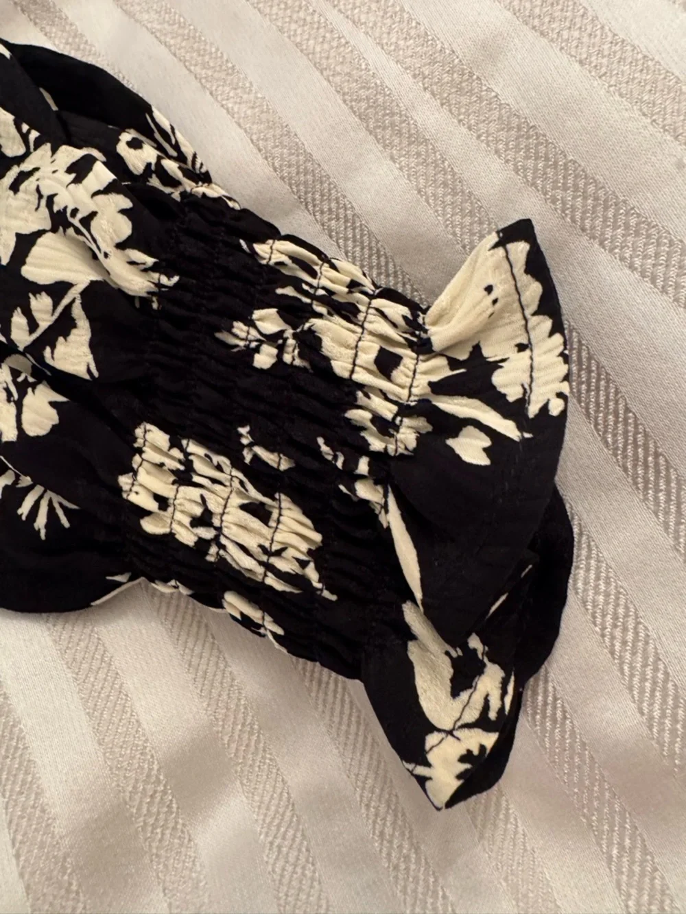Sézane Dafne Black and Cream Floral Wrap Blouse Size 4 - Picture 8 of 11